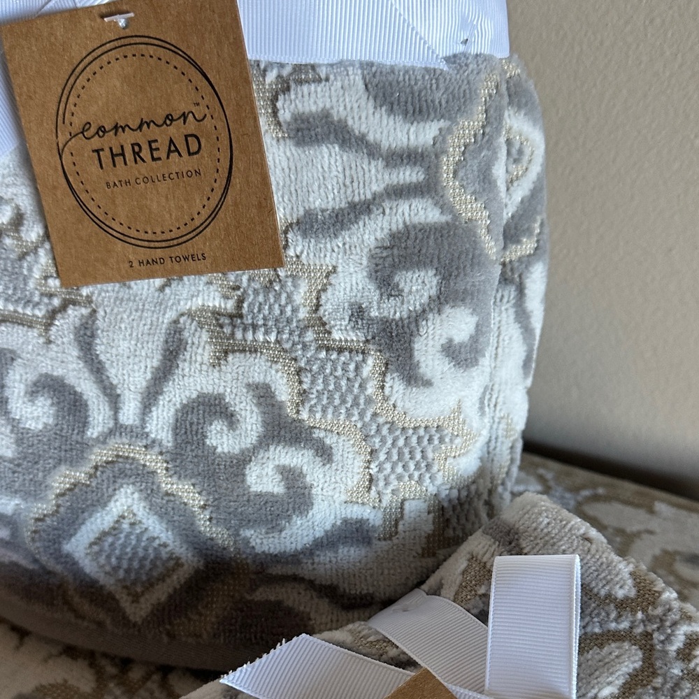 Common Thread Bath & Hand Tip Towels Gray Beige Medallion NEW! - Picture 9 of 11